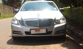 MERCEDES BENZ E200.