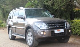MITSUBISHI PAJERO SHOGAN.