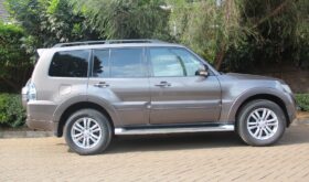 MITSUBISHI PAJERO SHOGAN.