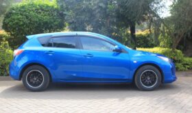 MAZDA AXELA.