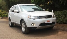 MITSUBISHI OUTLANDER.