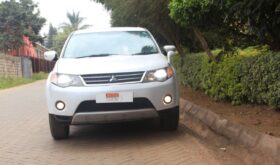 MITSUBISHI OUTLANDER.