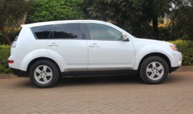 MITSUBISHI OUTLANDER.