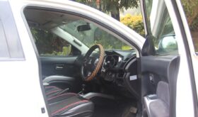 MITSUBISHI OUTLANDER.