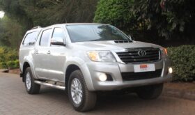 TOYOTA HILLUX.