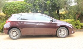 TOYOTA AURIS.