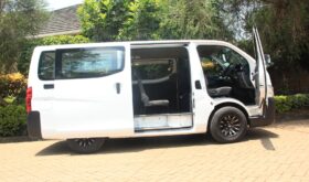 NISSAN NV350.