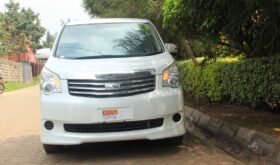 TOYOTA NOAH.