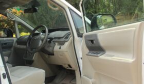 TOYOTA NOAH.