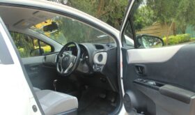 TOYOTA VITZ.