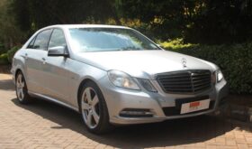 MERCEDES BENZ E200