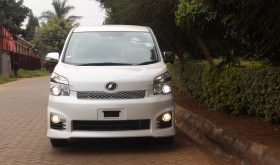 TOYOTA NOAH.