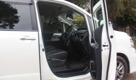 TOYOTA NOAH.