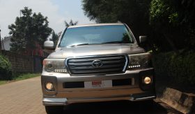 TOYOTA LANDCRUISER V8.