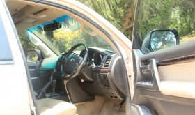 TOYOTA LANDCRUISER V8.
