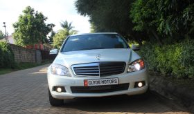 MERCEDES BENZ C200.